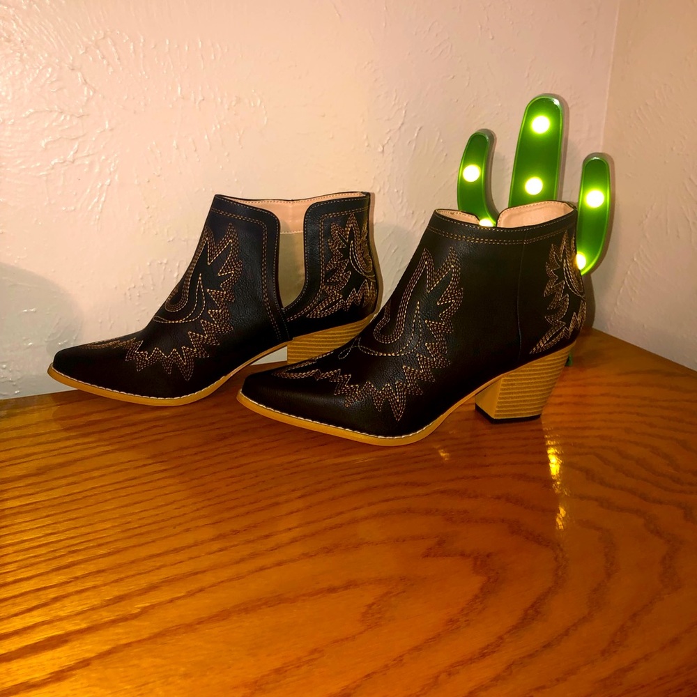 Women’s Western Booties